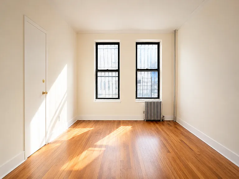 1316 Halsey St #2L — Photo 4