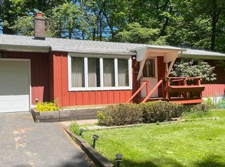 1117 Blue Jay Ln, Tobyhanna, PA