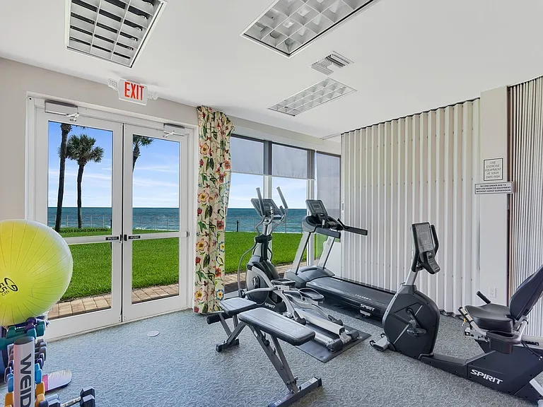 3554 Ocean Dr #501S — Photo 32