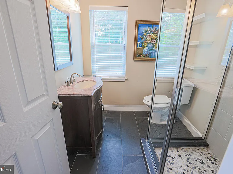 215 Clarendon Ave — Photo 43
