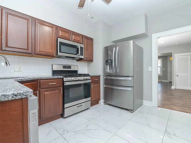 2811 Mayfield Ave — Photo 7