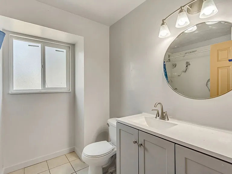 505 E Mansfield Ave — Photo 3