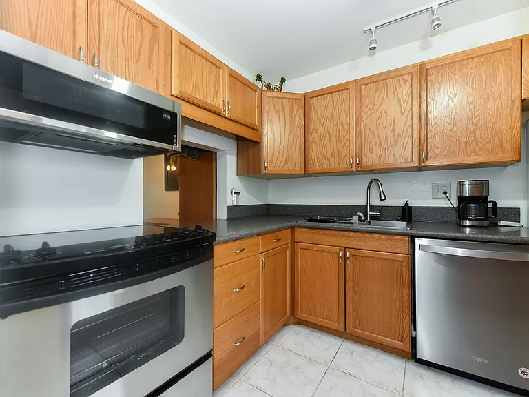 166 Lake Carol Dr — Photo 5