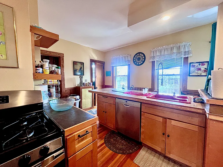 33 Oakland Rd #2 — Photo 1