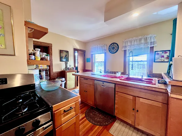 33 Oakland Rd, Brookline, MA