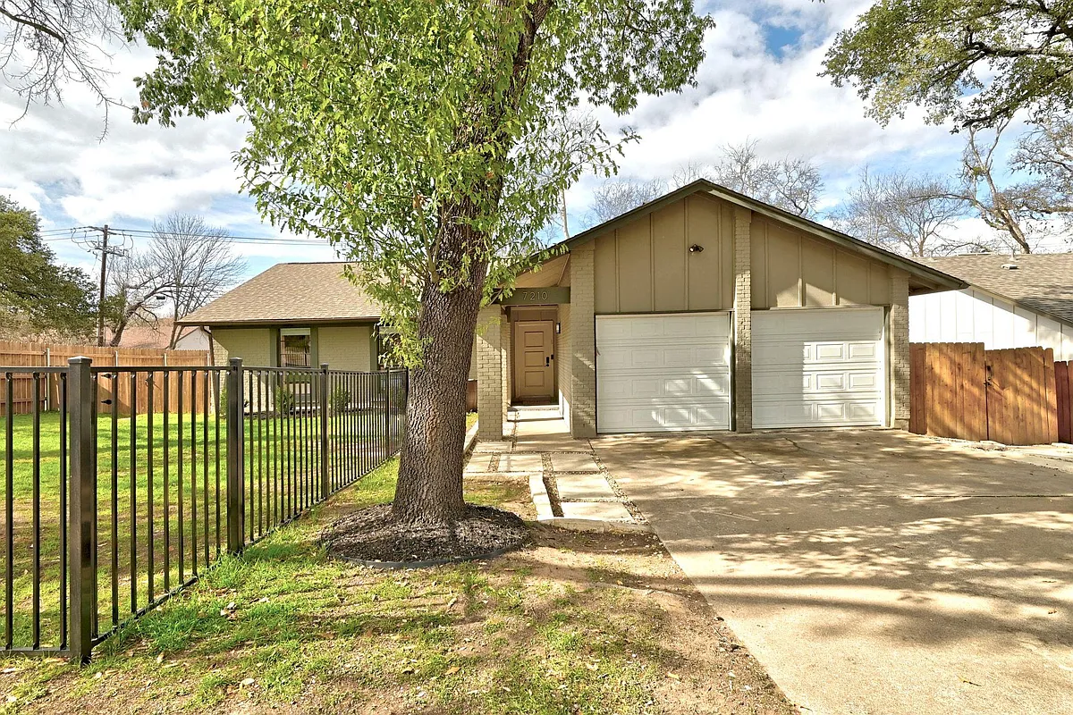 Building Photo - 7210 Towering Oaks Dr
