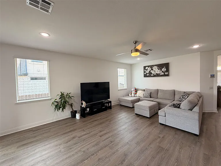 18017 Stefano Dr — Photo 8