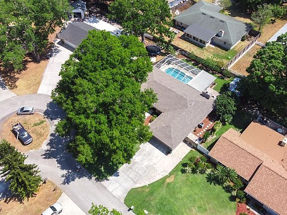 2nd image of 3510 Creekmur Ln
