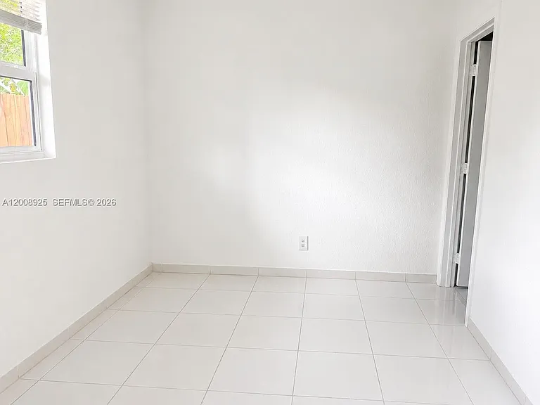 8210 SW 7th St — Photo 6