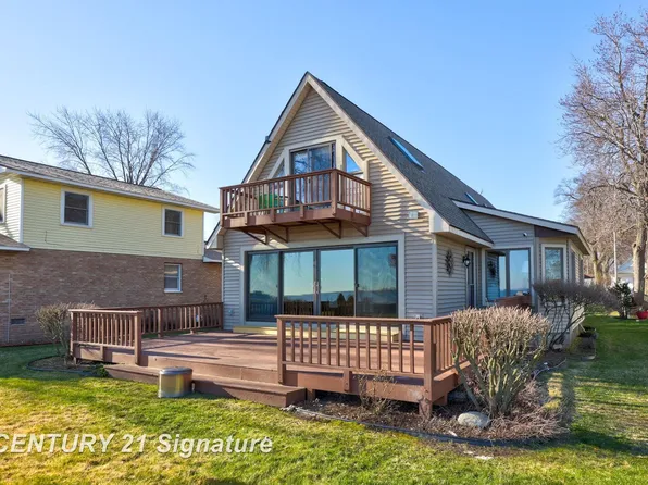 719 Bay Rd, Bay City, MI 48706