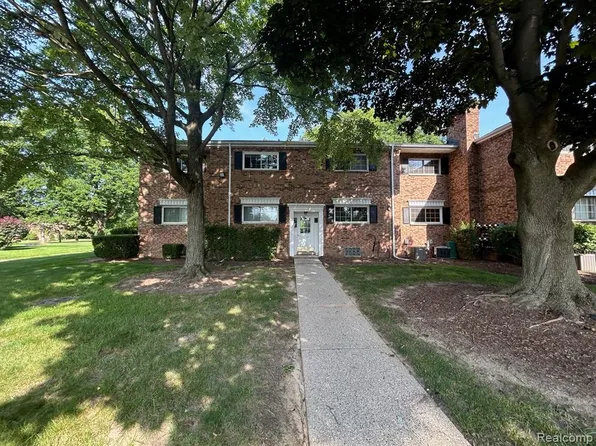 683 E Fox Hills Dr, Bloomfield Hills, MI
