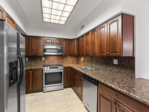 3rd image of 3600 Mystic Pointe Dr APT 310