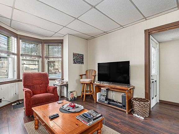 4th image of 286 Villa St