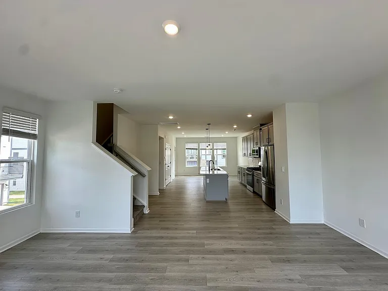 1556 Blanche St — Photo 3