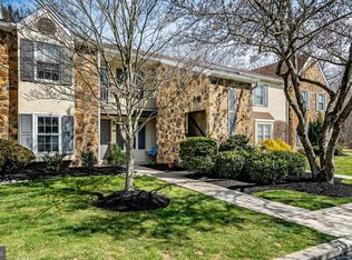 260 Valley Stream Ln, Chesterbrook, PA 19087