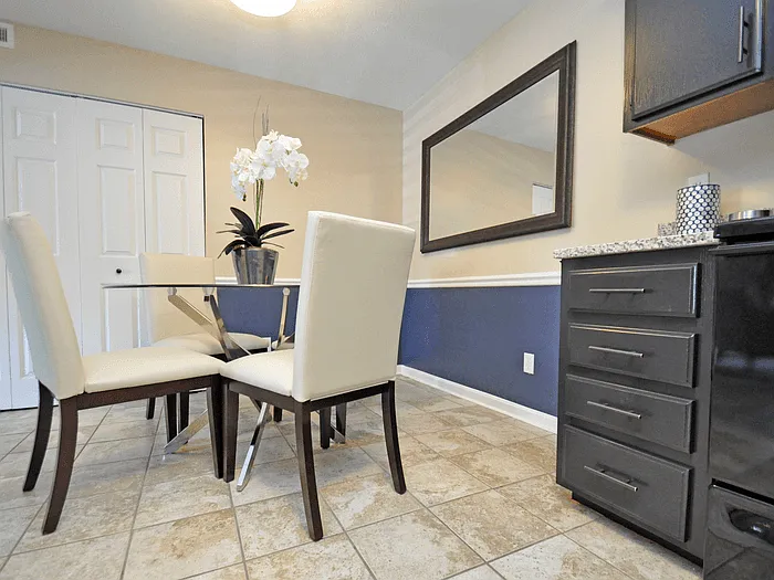 Flats at Hurstbourne — Photo 13