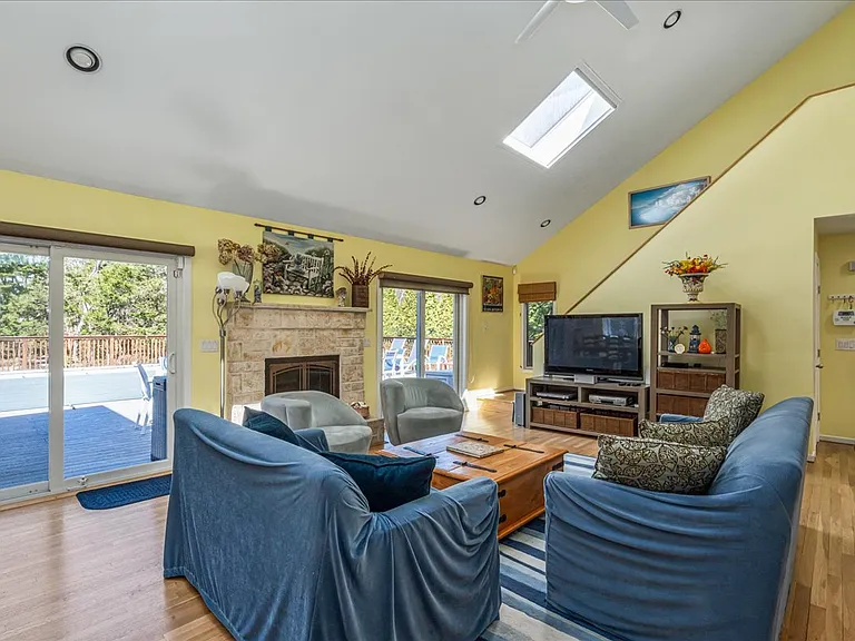 9 Cedarfield Ln — Photo 4
