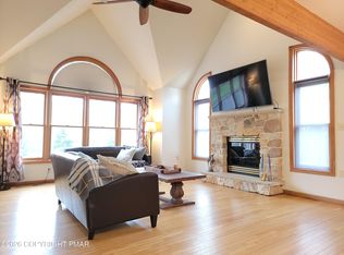 444 Clearview Dr #4020, Long Pond, PA 18334