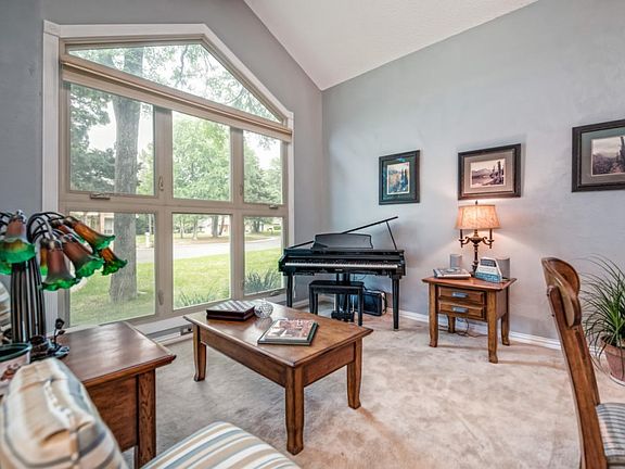 5th image of 1600 Cherry Creek Dr