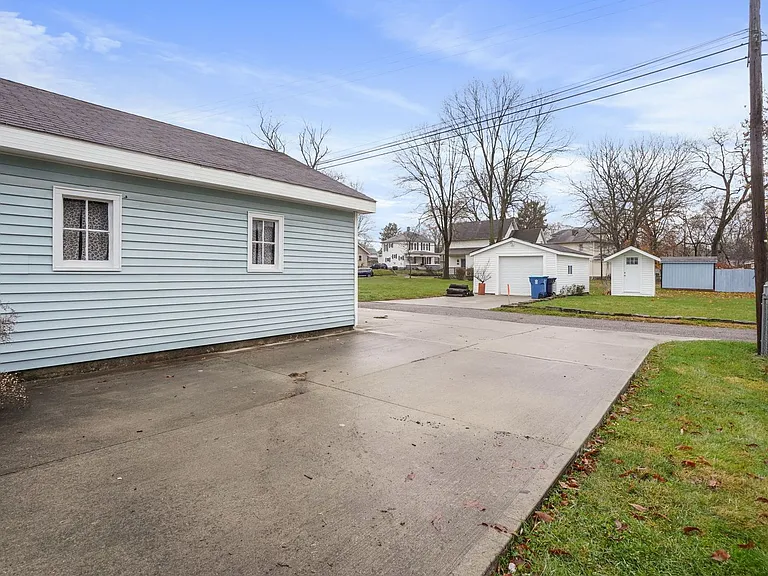76 Commodore St — Photo 31