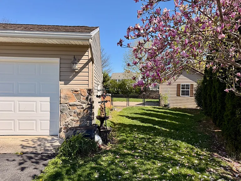 924 Blanchard Ave — Photo 10