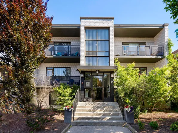 260 Gamble Ave #3, Toronto, ON M4J 2P3