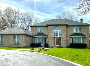 9 Seneca Ave W, Hawthorn Woods, IL 60047