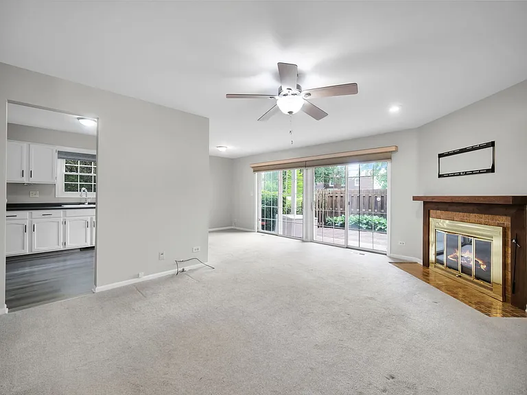 1671 Grosvenor Cir #B — Photo 3