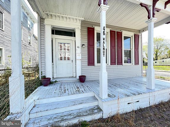 5th image of 46 Walnut St