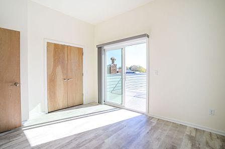 4th image of 1408 Bainbridge St #B