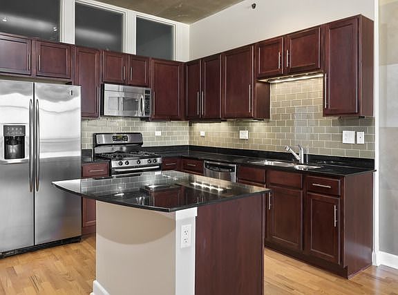 4th image of 1305 S Michigan Ave APT 1803