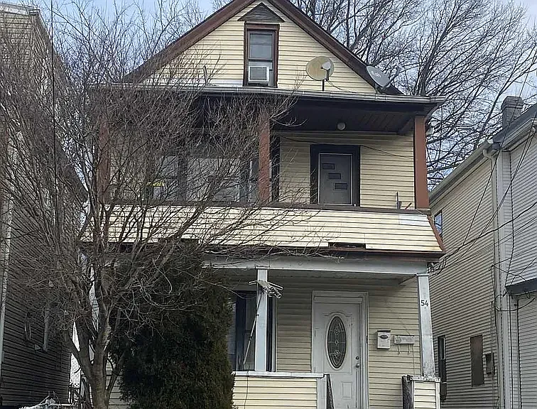 54 Linden St — Photo 3