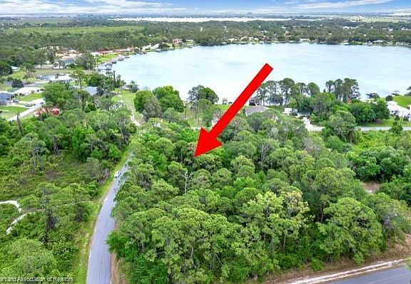 3rd image of 1007 Lake Carrie Dr