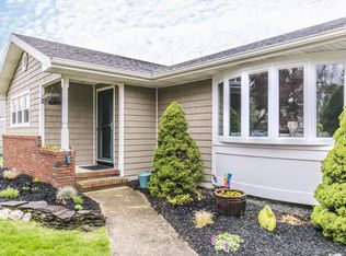 28 Yorkshire Dr, Toms River, NJ 08753