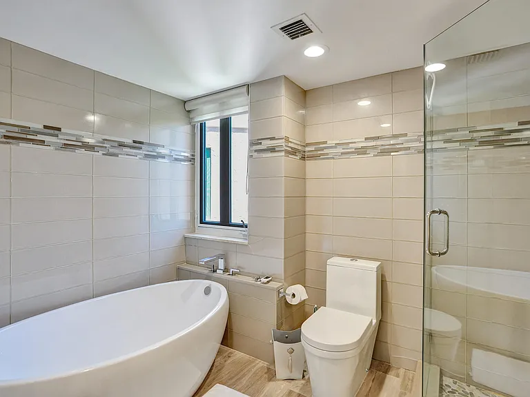 100 SE 5th Ave #406 — Photo 13