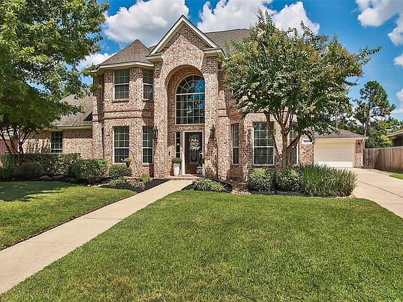 Extended driveway offers plenty of parking space off the street. September 2019 new coach lights.