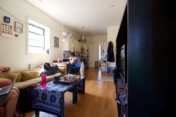 Rented by Nooklyn NYC LLC | media 52