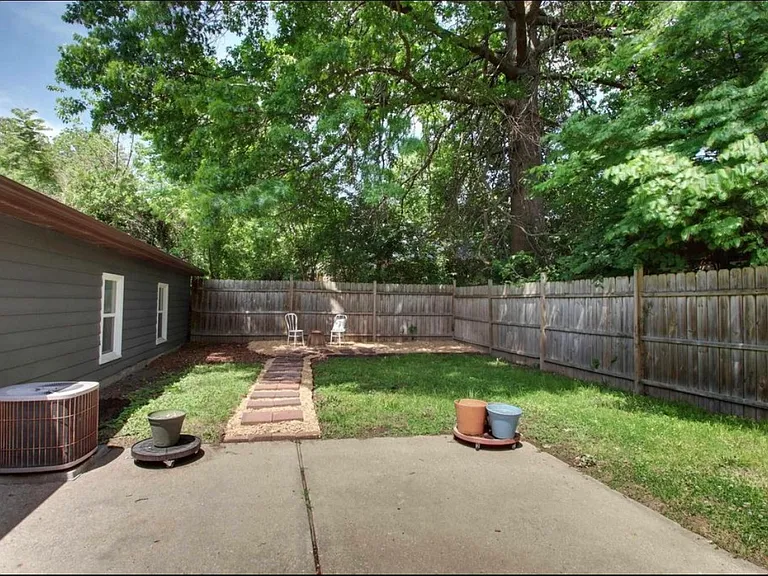 1601 State St — Photo 3