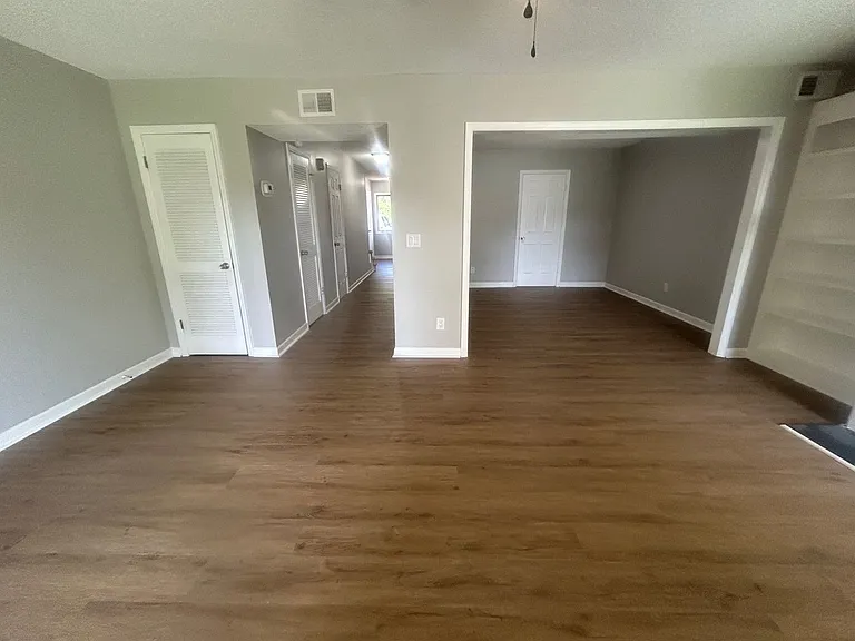 137 Lionsgate Dr — Photo 10