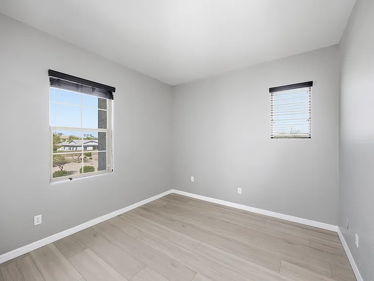 1039 E Boston St — Photo 15