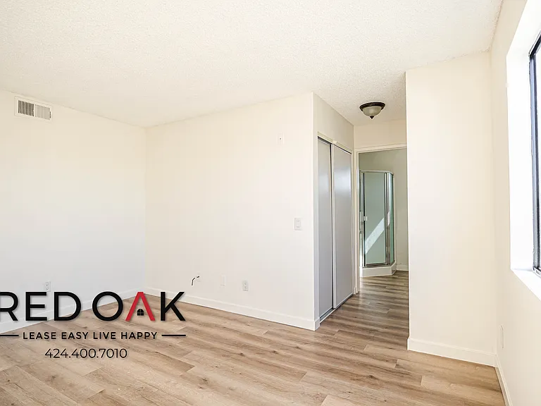 11823 Victory Blvd #214 — Photo 9