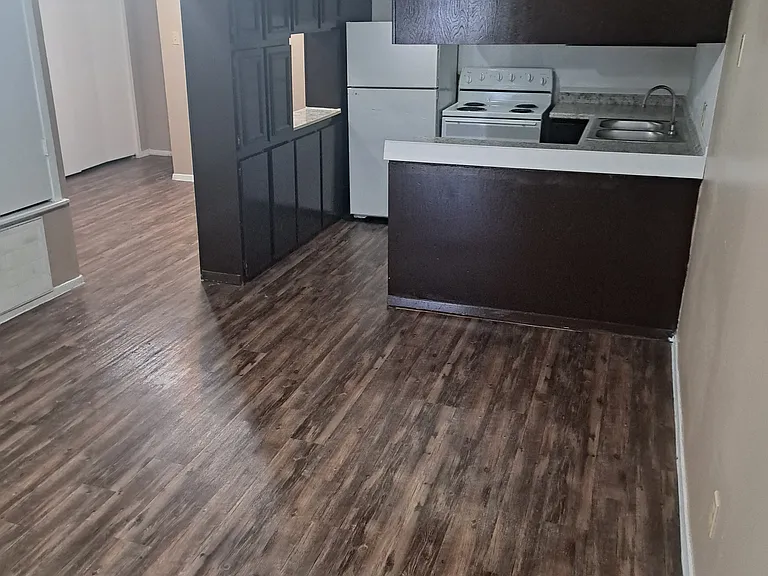 Peachtree Apartments — Photo 23