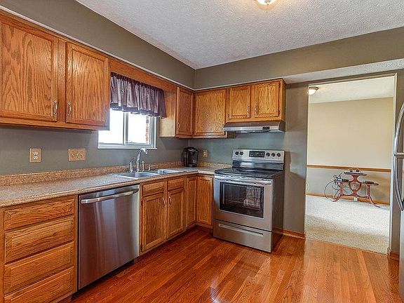 3rd image of 4532 Aspen Dr
