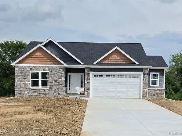 7491 Skylar Ct, Swartz Creek, MI 48473