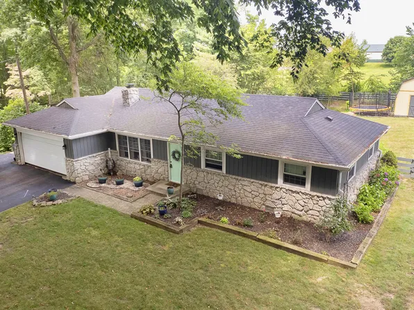 12470 N Woodlawn Dr, Mooresville, IN 46158