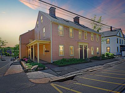 75 Market St APT 1, Amesbury, MA, 01913