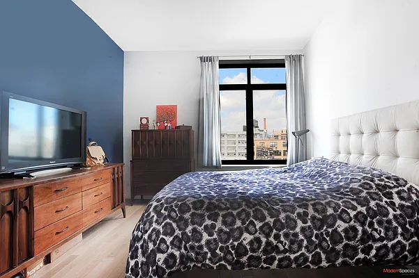 Sold by Modern Spaces | media 4