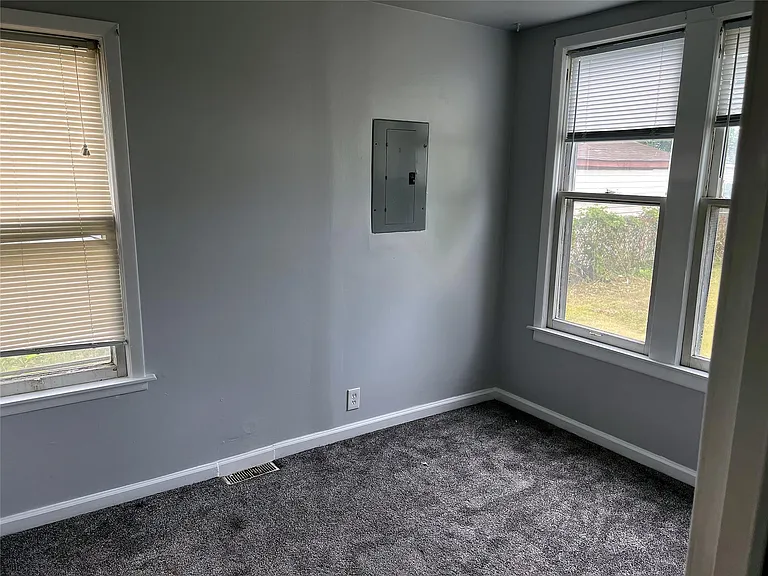 14018 Hobart Ave — Photo 7