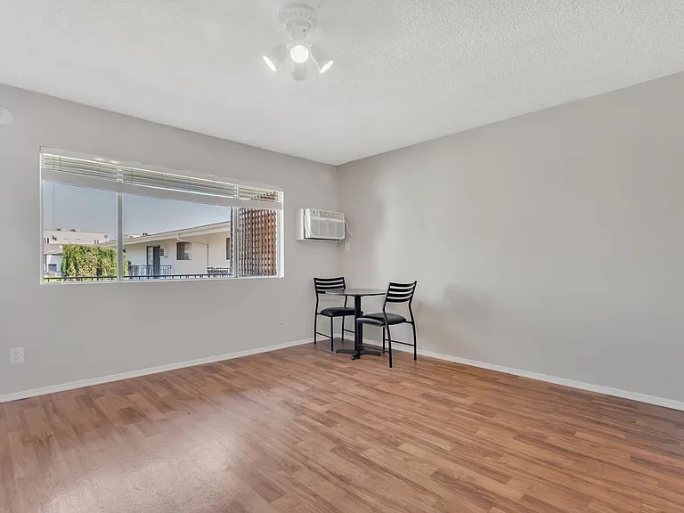 Redstone Apartments — Photo 10