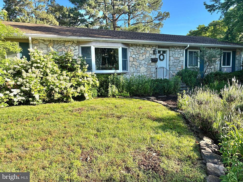 1st image of 816 Riverside Dr
